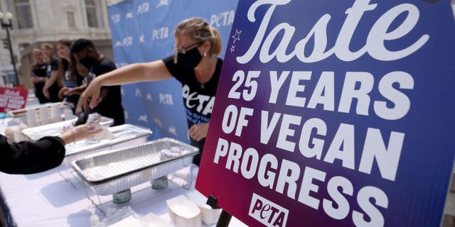 PETA serves veggie hot dogs at event